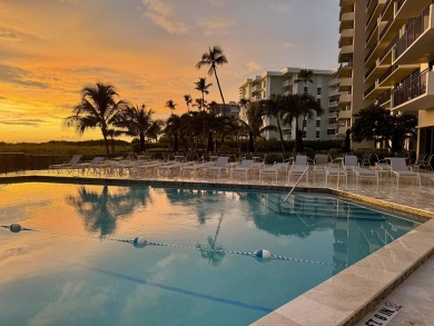 Tradewinds Beachfront end-unit Condo. Tile through-out with