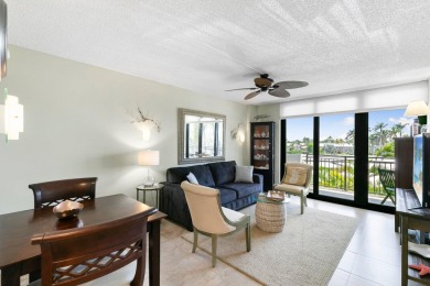 Tradewinds Beachfront end-unit Condo. Tile through-out with