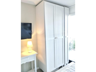 Tradewinds Beachfront end-unit Condo. Tile through-out with