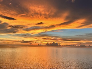 Tradewinds Beachfront end-unit Condo. Tile through-out with