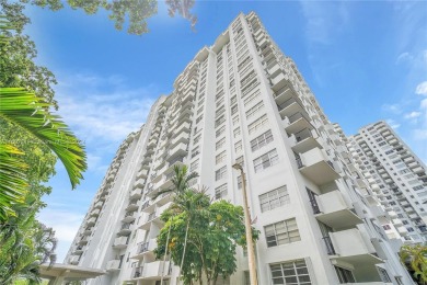 Gorgeous 2bed 2 bath corner unit in Aventura. Lots of space and