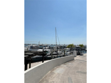 1 bed / 1.5 bath in the heart of Brickell. Unit has a large