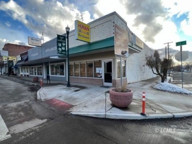 Turnkey Restaurant at one of Lakeview's busiest intersections