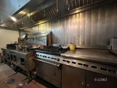 Turnkey Restaurant at one of Lakeview's busiest intersections