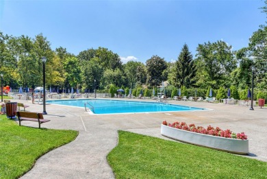 Rarely available studio apartment at The Windsor South features