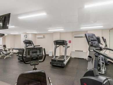 Rarely available studio apartment at The Windsor South features