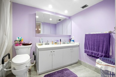 WASHER/DRYER INSIDE THE CONDOPresenting this meticulously