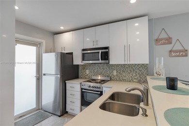 DISCOVER COASTAL LIVING IN THIS BRIGHT AND COZY 1 BED / 1.5 BATH