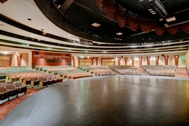 WASHER/DRYER INSIDE THE CONDOPresenting this meticulously