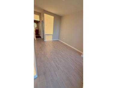 Ready to move-in, like new, one bedroom + den condo on 32nd