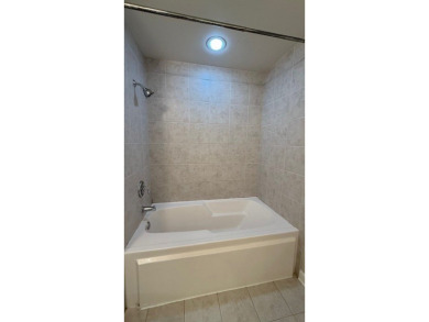 Ready to move-in, like new, one bedroom + den condo on 32nd