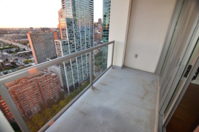 Ready to move-in, like new, one bedroom + den condo on 32nd