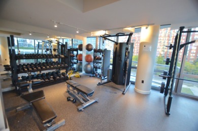 Ready to move-in, like new, one bedroom + den condo on 32nd