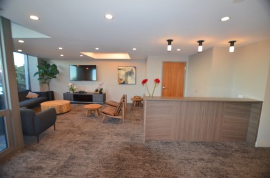 Ready to move-in, like new, one bedroom + den condo on 32nd