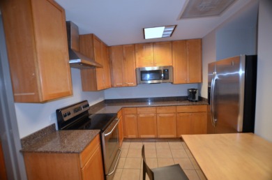 Ready to move-in, like new, one bedroom + den condo on 32nd