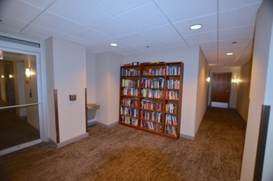 Ready to move-in, like new, one bedroom + den condo on 32nd