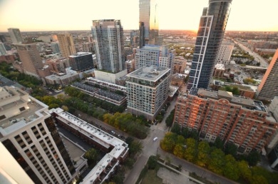 Ready to move-in, like new, one bedroom + den condo on 32nd