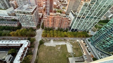 Ready to move-in, like new, one bedroom + den condo on 32nd