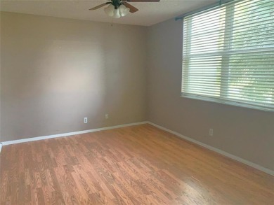 This is a great condo located in the well sort after community