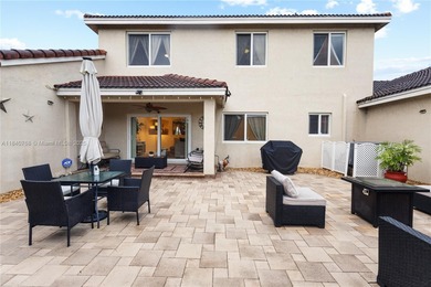 Welcome to this impeccable home !! located in a quiet