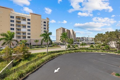 Welcome to Che Vista on Venice Island - a 2018 premier mid-rise