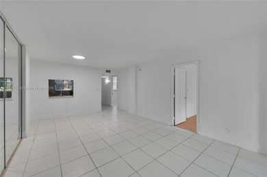 A move-in ready, charming, bright 2/2 with 975 sq ft with