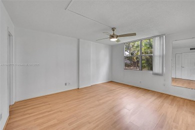 A move-in ready, charming, bright 2/2 with 975 sq ft with