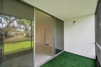 A move-in ready, charming, bright 2/2 with 975 sq ft with