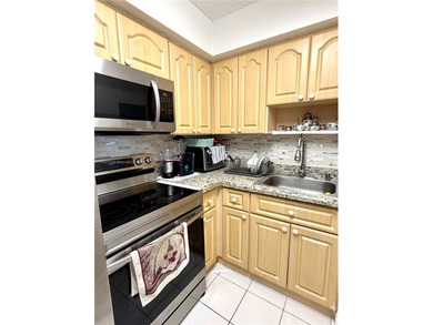 Welcome to this beautifully located condo in the heart of Miami!
