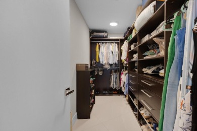 Beautyful Ocean front condo. Airy and spacious over 2000sf