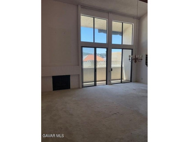 Encino racquet club diamond in the rough! 2 bed 2 bath - 2 story