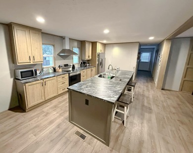 Charming 3-Bedroom Home Near Bull Shoals Lake!This beautifully