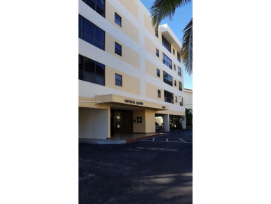 Beautiful and freshly painted 1 bedroom and 1.5 bathroom condo