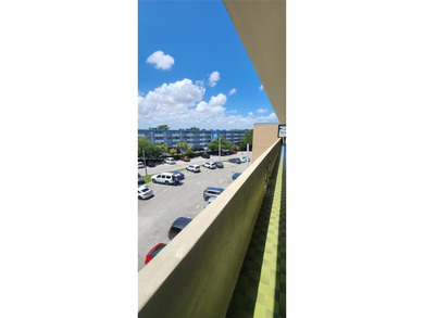 Spacious 1 bed 1 bath condo in the gated Jade Winds in North