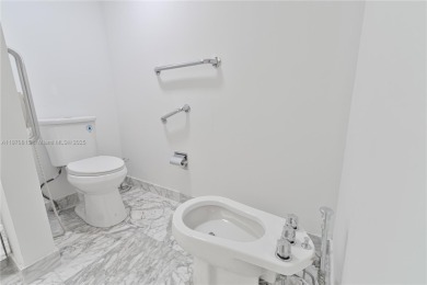 Beautiful 2-bed, 2-bath 1,825 sq ft corner residence in the
