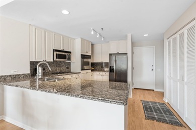 Bright and spacious two bedroom, two bathroom unit in the full