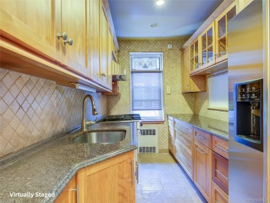 Tranquil Oasis in Prime Kew Gardens! Bright and move in ready