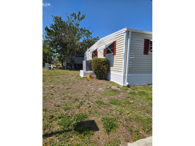 Looking for a place to call home? Look no further ! This 2/2 is