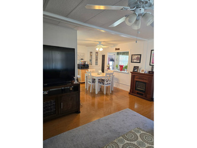 Looking for a place to call home? Look no further ! This 2/2 is