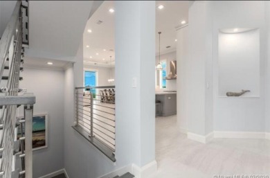 Discover an OCEANFRONT PARADISE ON S. Hutchison Island - 3