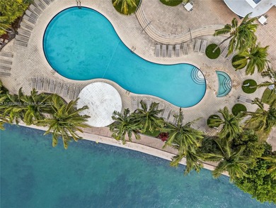 Wake up to breathtaking ocean, Biscayne Bay, and Miami skyline