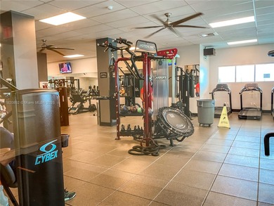 Spacious 1 bedroom/1.5 bathroom unit offers beautiful view of