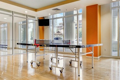 Beautiful 2 bed, 1 bath condo in NuRiver Landings featuring 11'