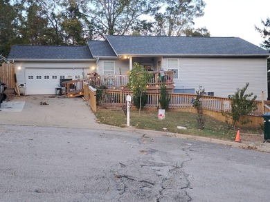 Rare Find in the Highlands of Branson! Discover this spacious