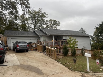 Rare Find in the Highlands of Branson! Discover this spacious