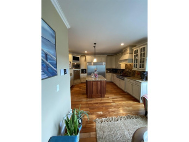 Beautifully finished Charleston Style house custom built by the