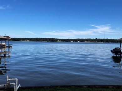 GB-9157  Welcome to your Lakefront retreat on Cedar Creek Lake!