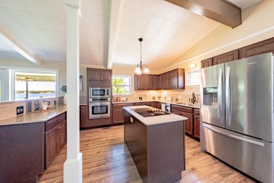 GB-9157  Welcome to your Lakefront retreat on Cedar Creek Lake!