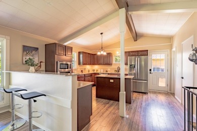 GB-9157  Welcome to your Lakefront retreat on Cedar Creek Lake!