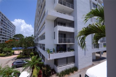 Nicely appointed condo East of US1 and on the water with visitor